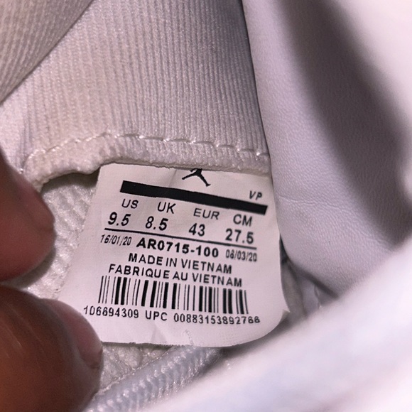 Woman’s Jordan 11 Retro White Metallic Silver (sparkly) - Picture 6 of 6